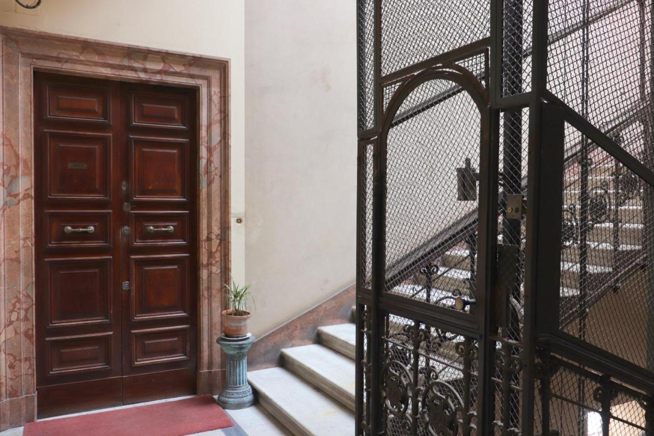 Trevi Grand Blu Suite B&B Рим Екстер'єр фото